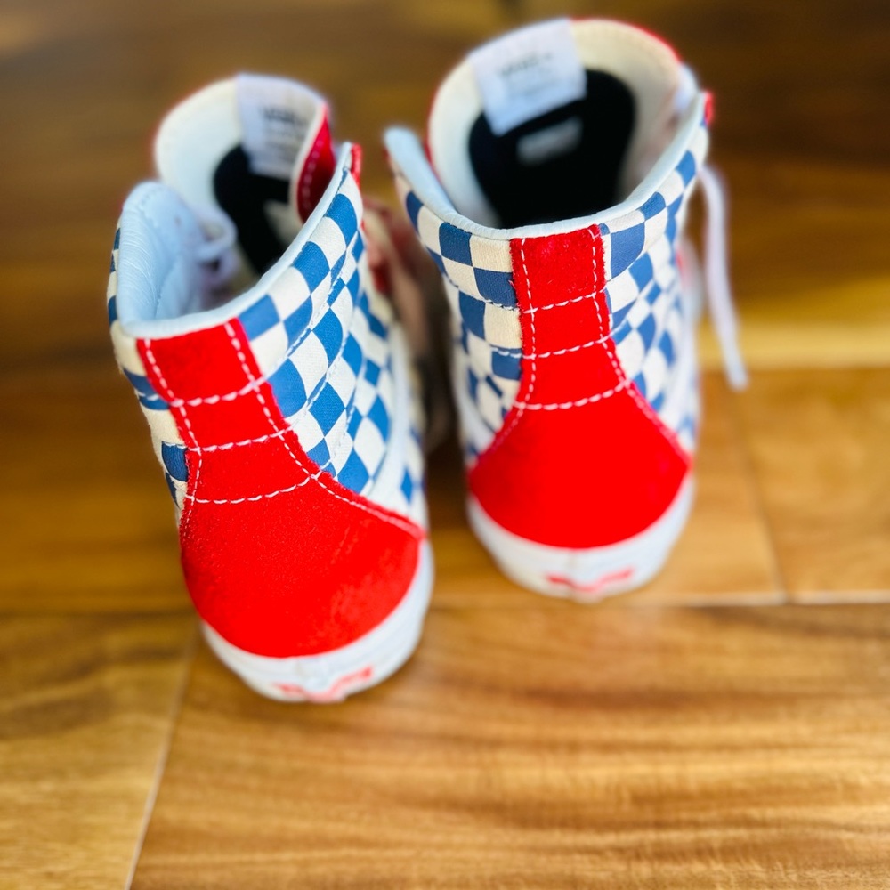 Vans - Picture 2 of 4